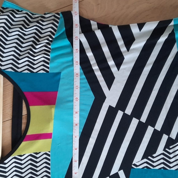BRODY MYLES Cute Cap Sleeve Top Sz Small With Back Detail - Picture 3 of 5